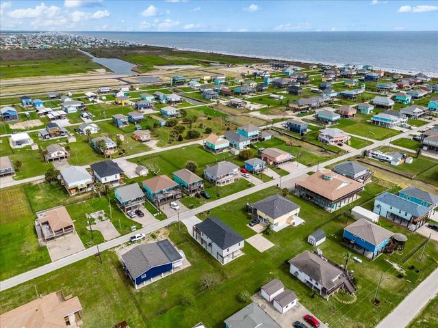 961 Palmetto Drive, Crystal Beach, TX 77650