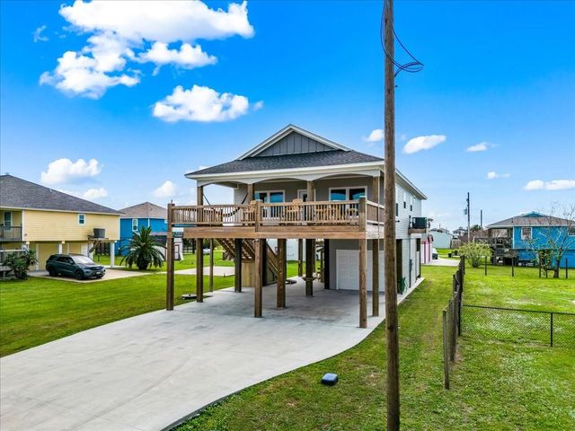 961 Palmetto Drive, Crystal Beach, TX 77650