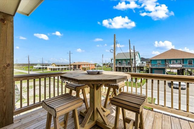 961 Palmetto Drive, Crystal Beach, TX 77650