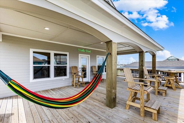 961 Palmetto Drive, Crystal Beach, TX 77650