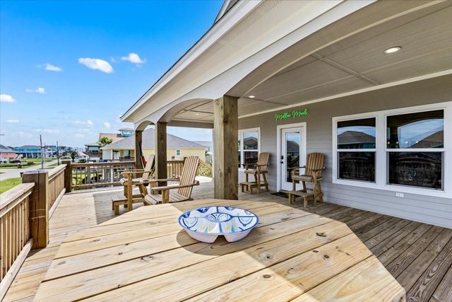 961 Palmetto Drive, Crystal Beach, TX 77650