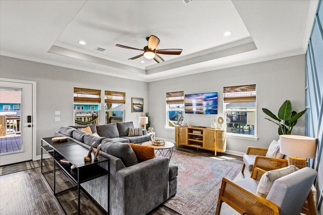 961 Palmetto Drive, Crystal Beach, TX 77650