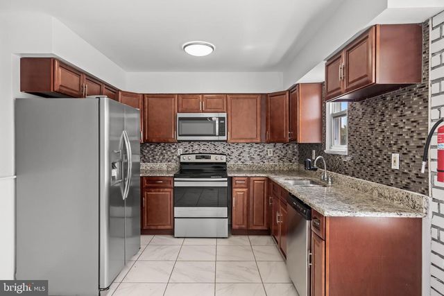 31 PRESIDENTIAL DR, Sicklerville, NJ 08081