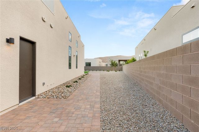 10793 Vista Altura Avenue, Las Vegas, NV 89135