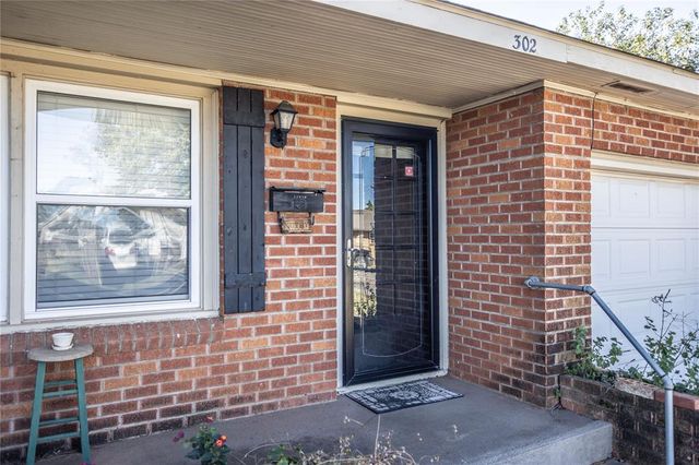 302 E Tom Stafford Street, Weatherford, OK 73096