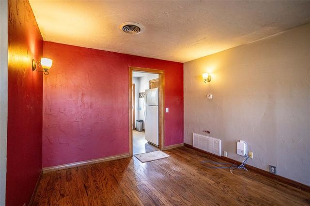 302 E Tom Stafford Street, Weatherford, OK 73096