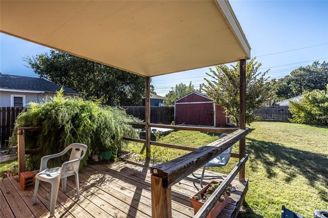 302 E Tom Stafford Street, Weatherford, OK 73096