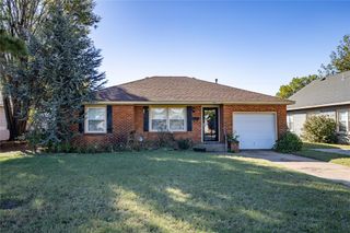 302 E Tom Stafford Street, Weatherford, OK 73096