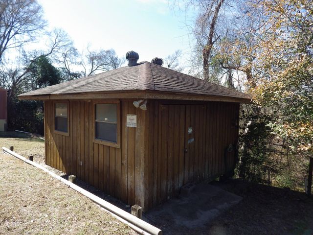 17 Lake Drive, Huntsville, TX 77320