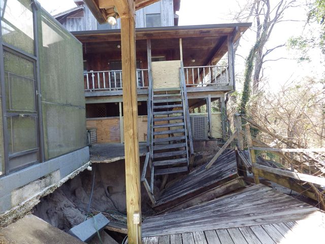 17 Lake Drive, Huntsville, TX 77320