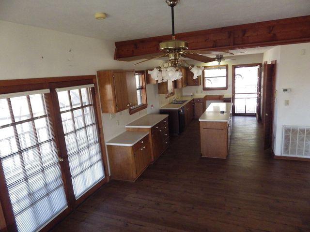 17 Lake Drive, Huntsville, TX 77320