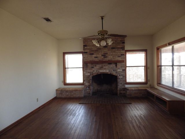 17 Lake Drive, Huntsville, TX 77320