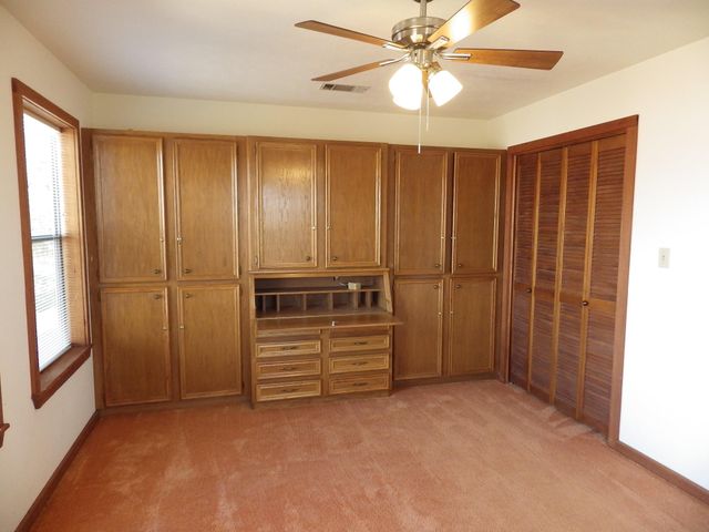 17 Lake Drive, Huntsville, TX 77320