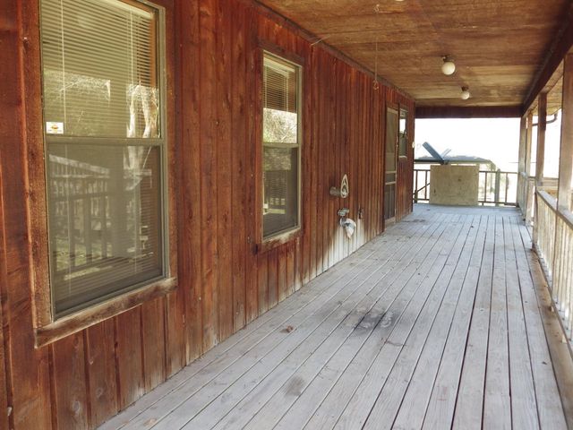 17 Lake Drive, Huntsville, TX 77320