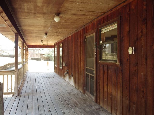 17 Lake Drive, Huntsville, TX 77320