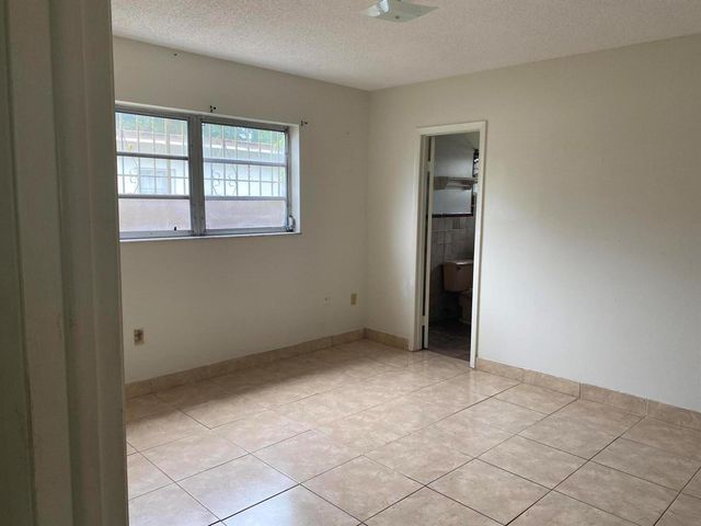 1050 NW 100th Street, Miami, FL 33150