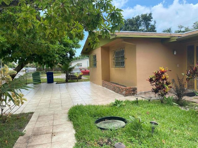 1050 NW 100th Street, Miami, FL 33150