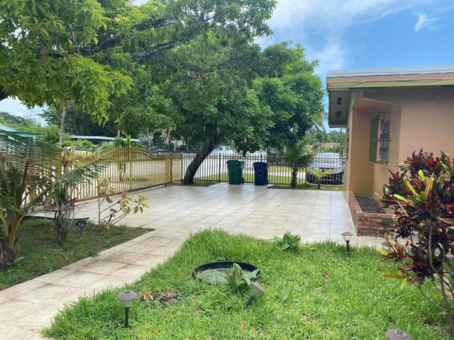 1050 NW 100th Street, Miami, FL 33150