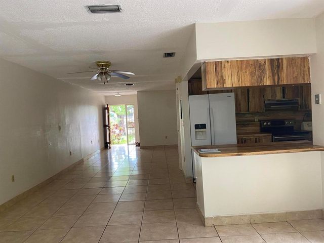 1050 NW 100th Street, Miami, FL 33150