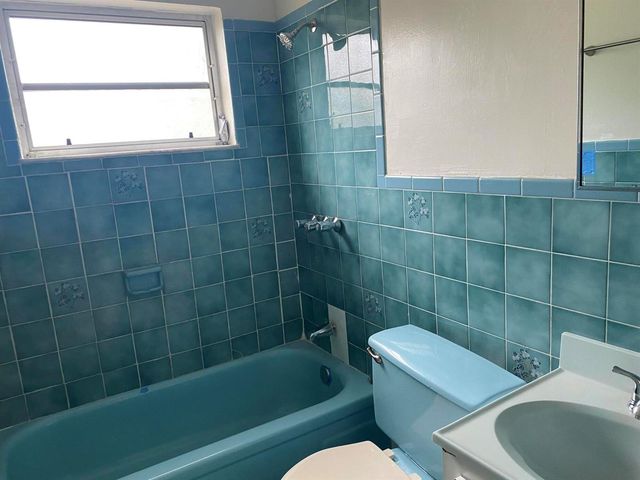1050 NW 100th Street, Miami, FL 33150