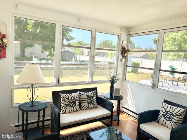 104 NAUTILUS DR, Manahawkin, NJ 08050