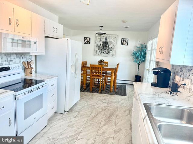 104 NAUTILUS DR, Manahawkin, NJ 08050