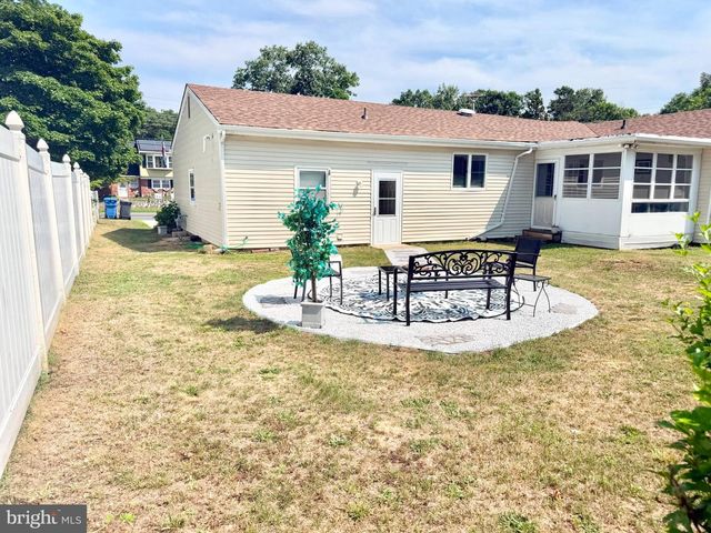 104 NAUTILUS DR, Manahawkin, NJ 08050