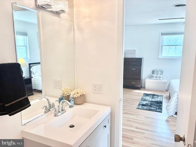 104 NAUTILUS DR, Manahawkin, NJ 08050