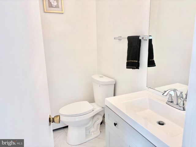 104 NAUTILUS DR, Manahawkin, NJ 08050