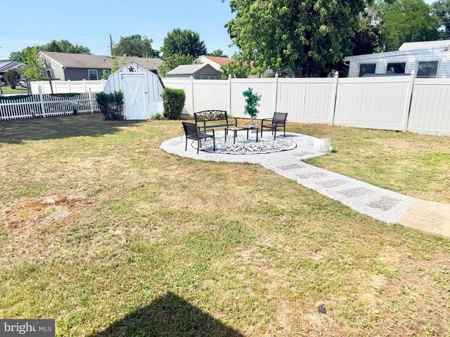 104 NAUTILUS DR, Manahawkin, NJ 08050