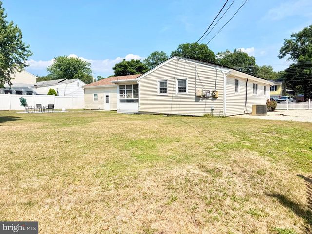 104 NAUTILUS DR, Manahawkin, NJ 08050