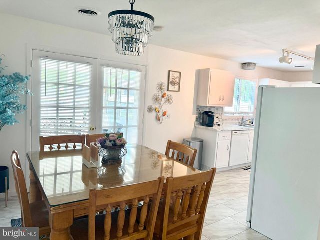 104 NAUTILUS DR, Manahawkin, NJ 08050