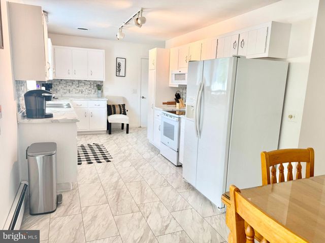 104 NAUTILUS DR, Manahawkin, NJ 08050