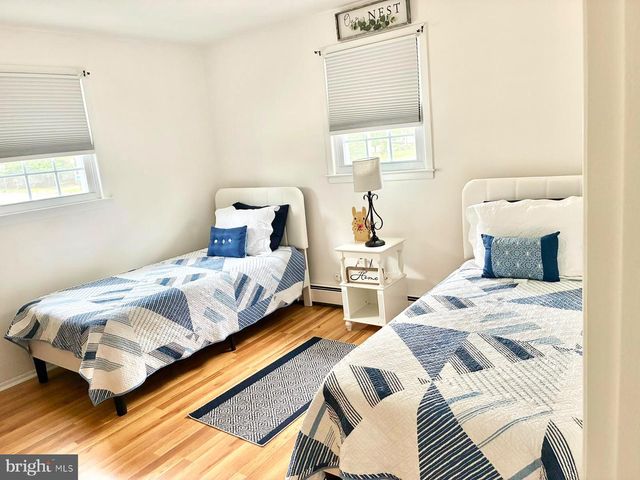 104 NAUTILUS DR, Manahawkin, NJ 08050