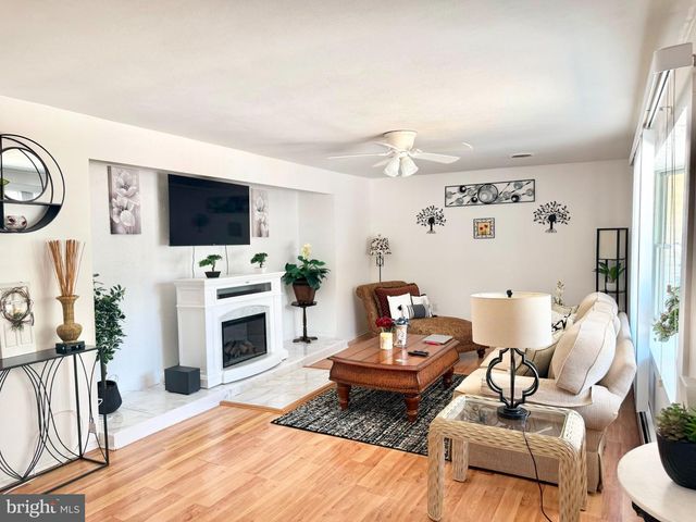 104 NAUTILUS DR, Manahawkin, NJ 08050