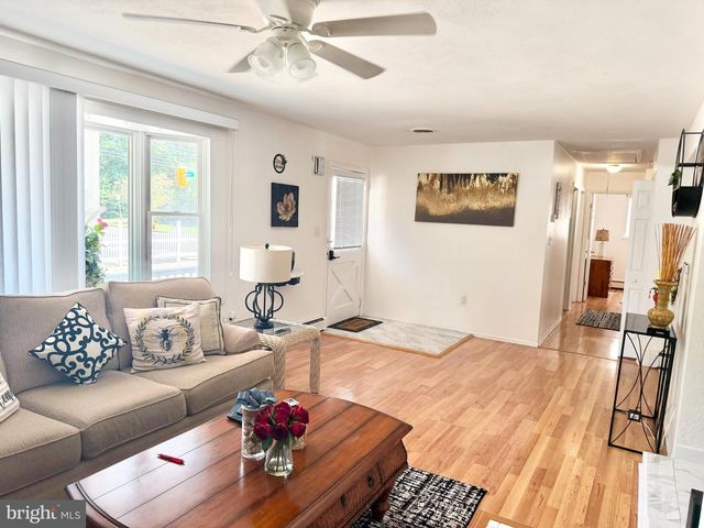 104 NAUTILUS DR, Manahawkin, NJ 08050