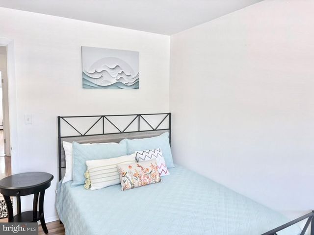 104 NAUTILUS DR, Manahawkin, NJ 08050