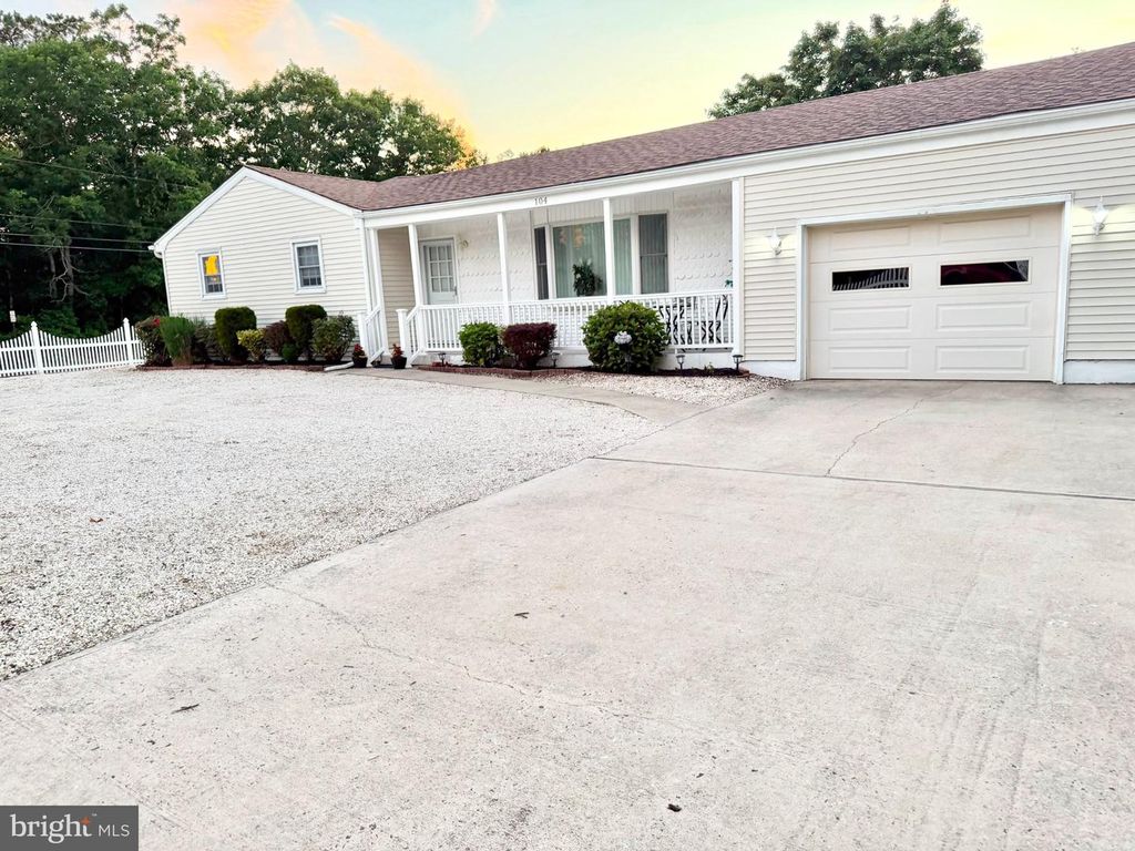 104 NAUTILUS DR, Manahawkin, NJ 08050