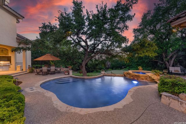 14 Champions Way, San Antonio, TX 78258