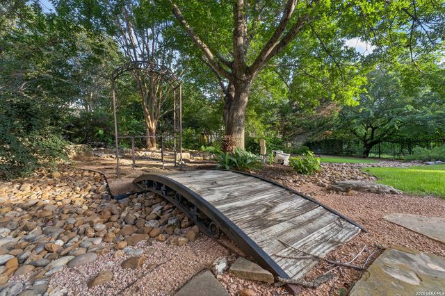 14 Champions Way, San Antonio, TX 78258
