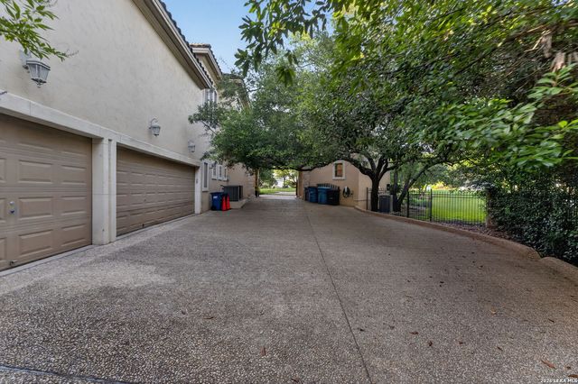 14 Champions Way, San Antonio, TX 78258