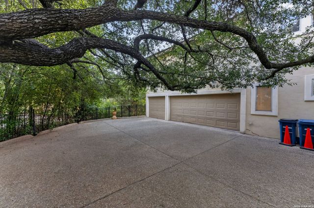 14 Champions Way, San Antonio, TX 78258