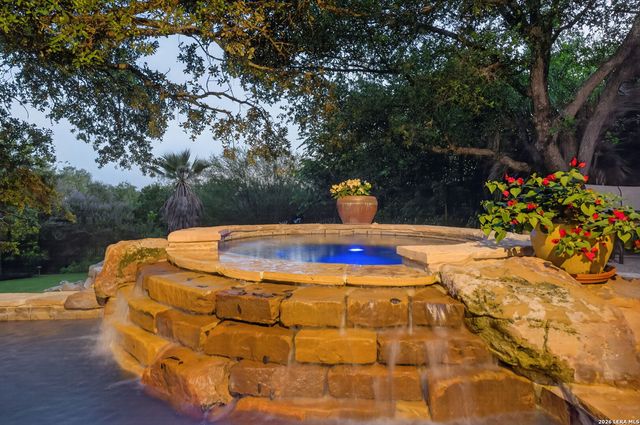 14 Champions Way, San Antonio, TX 78258