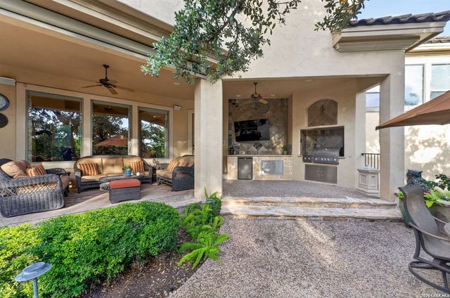 14 Champions Way, San Antonio, TX 78258