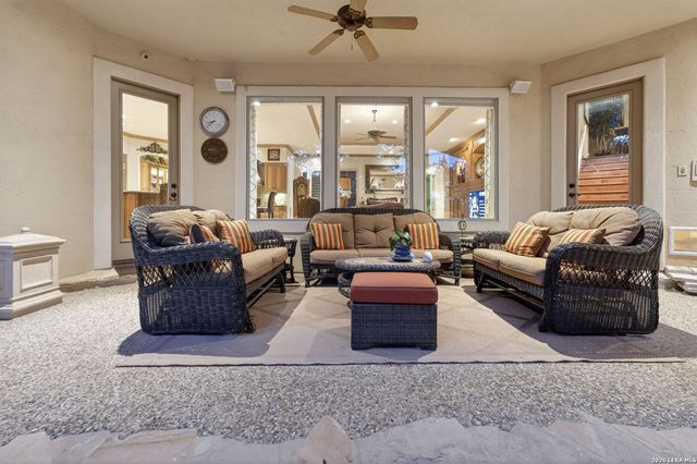 14 Champions Way, San Antonio, TX 78258