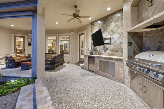 14 Champions Way, San Antonio, TX 78258