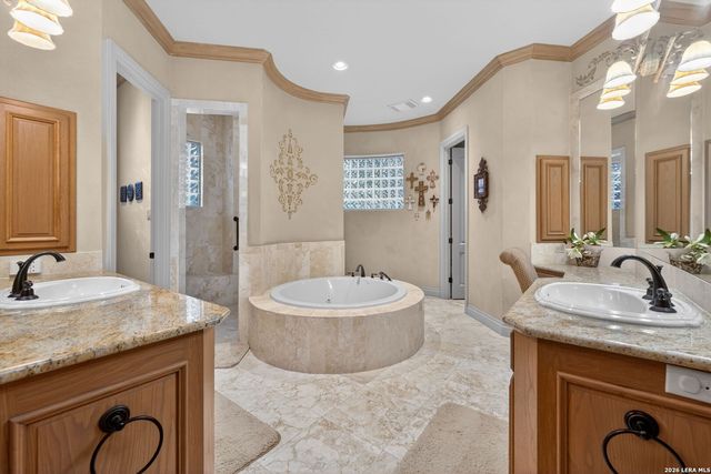 14 Champions Way, San Antonio, TX 78258