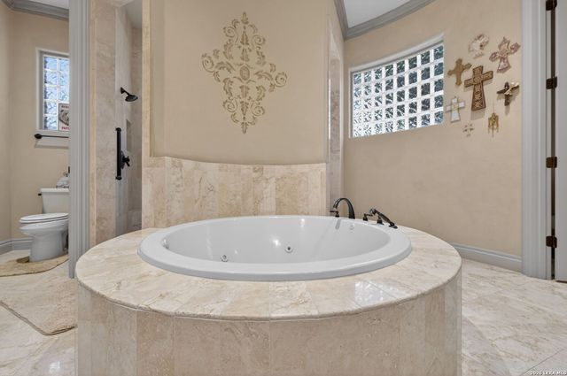 14 Champions Way, San Antonio, TX 78258