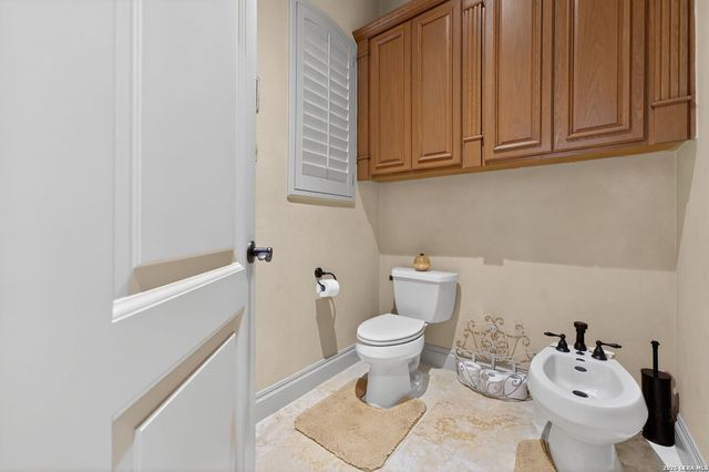 14 Champions Way, San Antonio, TX 78258