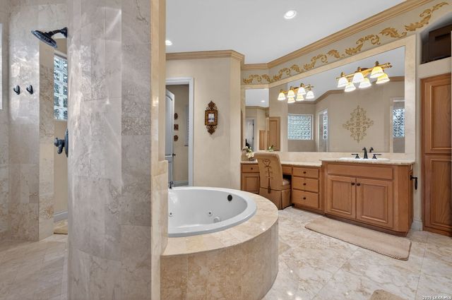 14 Champions Way, San Antonio, TX 78258